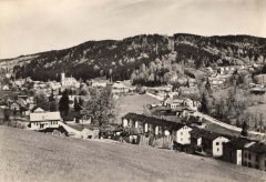 starší foto vsi s kostelem