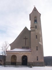 průčelí kostela