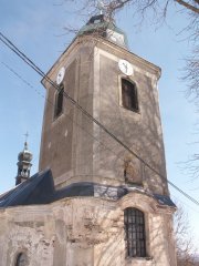 pohled na věž kostela