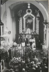 starší foto interiéru kostela