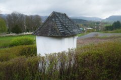 kaple křížové cesty - pohled zezadu zleva