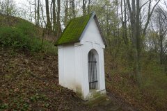 kaple křížové cesty - pohled zepředu zleva