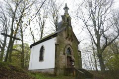 vrcholová kaple - pohled zepředu zleva