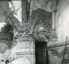 starší foto interiéru kaple - klenba nad kruchtou