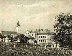 výřez snímku s kostelem z předchozí pohlednice
