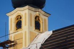 pohled na věž zezadu zprava