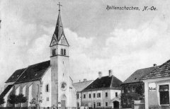 dobová pohlednice vsi s kostelem