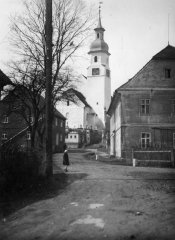 pohled ke kostelu