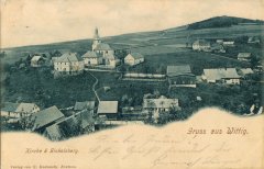 dobová pohlednice vsi s kostelem