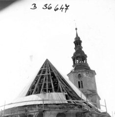 kostel během opravy