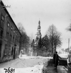 pohled ke kostelu