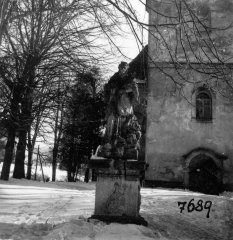starší foto kostela (v pozadí)