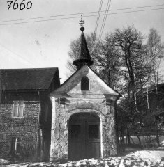 chátrající původní kaple