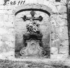 Pieta v pobořené původní kapli