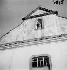 průčelí kostela