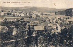 dobová pohlednice vsi s kostelem