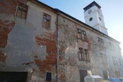 pohled zezadu zleva
