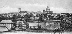 dobová pohlednice města s kostelem (vlevo) - výřez