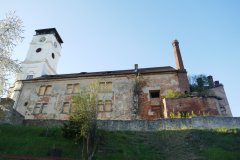 pohled zprava
