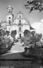 dobová pohlednice s kostelem