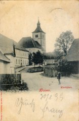 kostel na dobové pohlednici