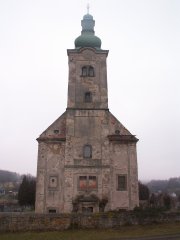 průčelí kostela