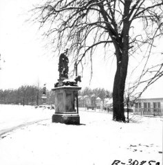 sochy u kostela