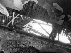 propadlý strop lodi