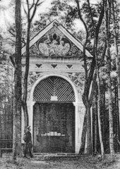 dobová pohlednice s kaplí - výřez