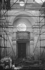 interiér kostela, pohled ke vchodu