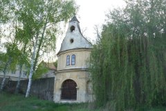 pohled zezadu zleva