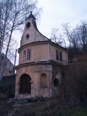 pohled zezadu zleva