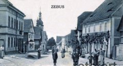 pohled ulicí ke kostelu