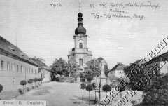 náves s kostelem