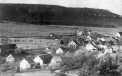 celkový pohled na ves s kostelem