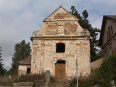 průčelí kaple