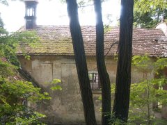 pohled zleva