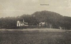 dobová pohlednice s motivem kaple