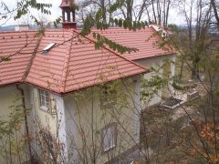 pohled zezadu zleva