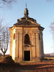 průčelí kaple