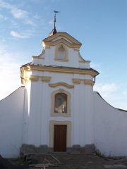 průčelí kaple