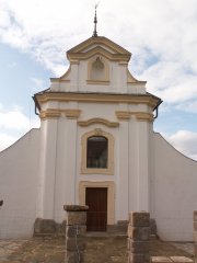 průčelí kaple