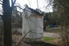 pohled zezadu zleva