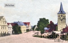 náves s kostelem