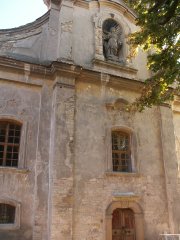 průčelí kostela