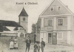 dobová pohlednice s motivem kostela