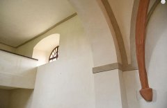 opravený interiér - pohled ke kůru