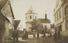 starší foto zvonice a kostela