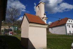 pohled zezadu zleva