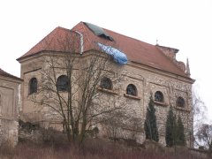 pohled zezadu zleva